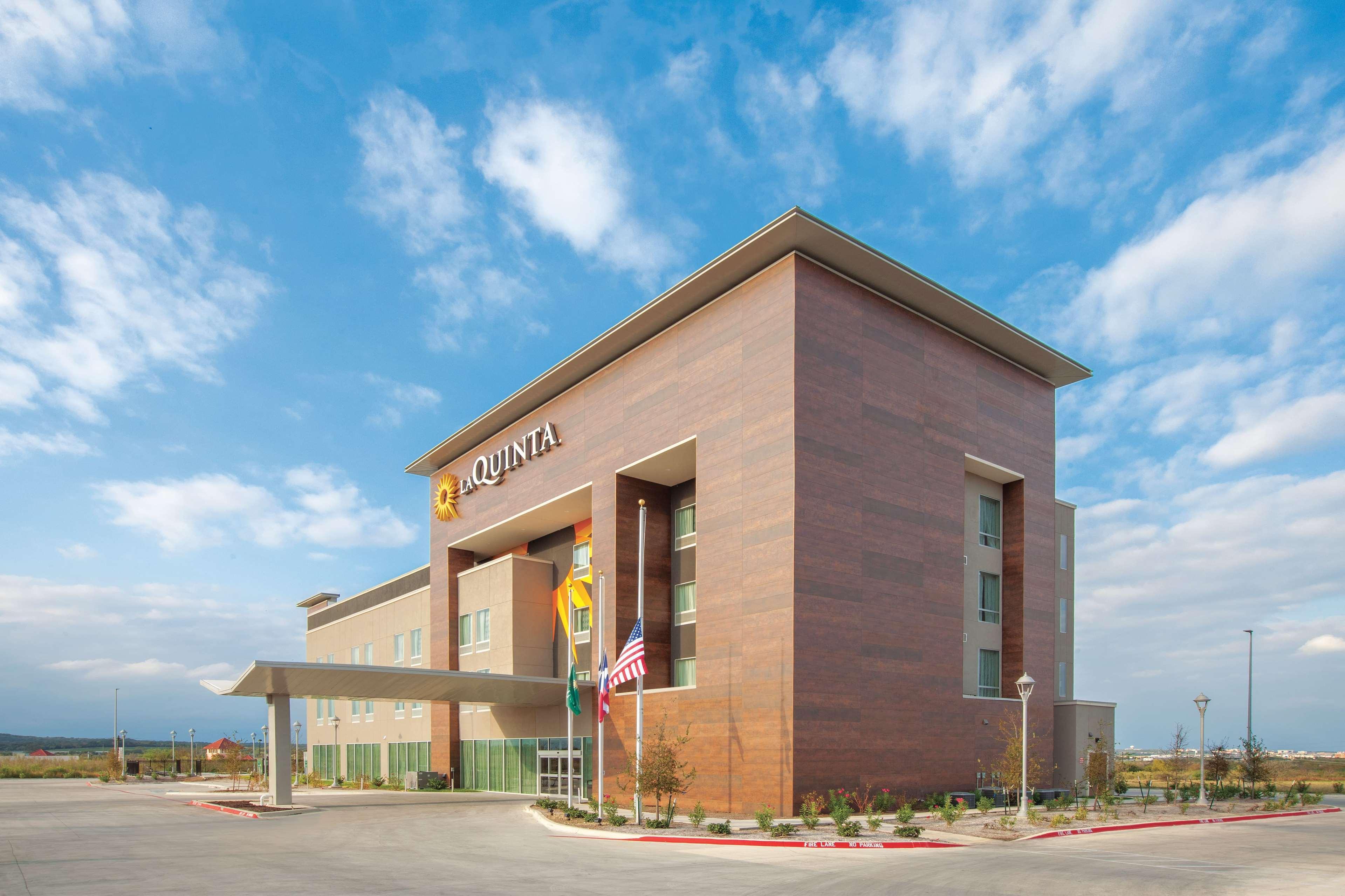 La Quinta By Wyndham San Marcos Outlet Mall Exterior photo